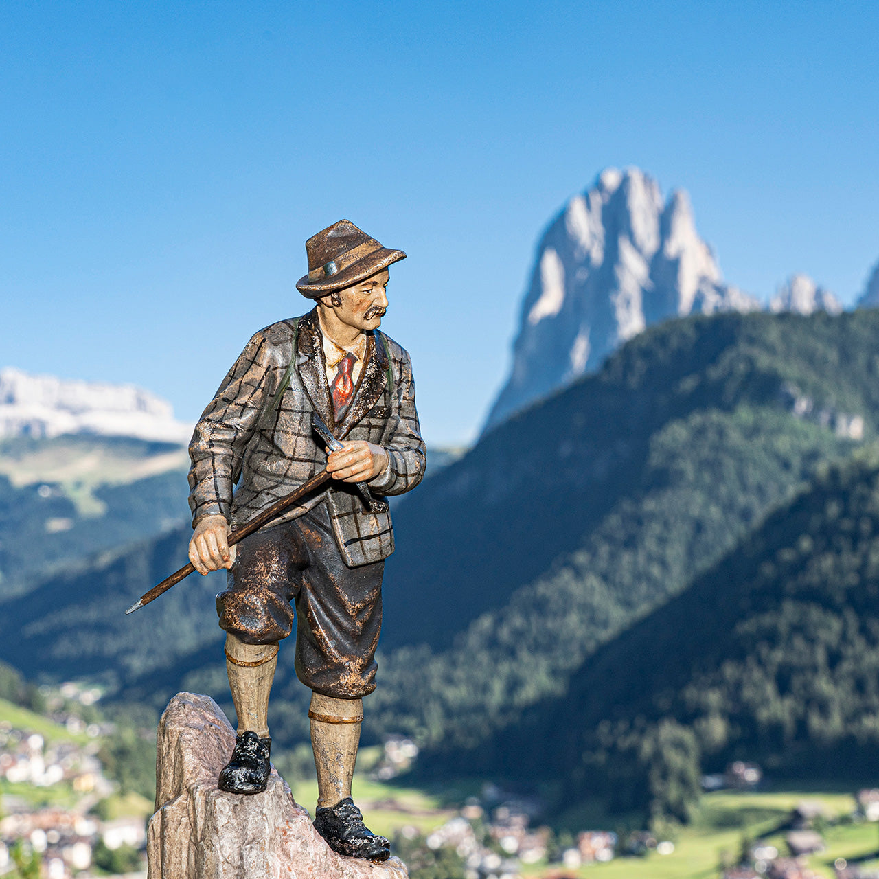 Video laden: Eine Reise mit Schwerpunkt der Holzschnitzerei durch St Ulrich im Grödner Tal - Südtirol